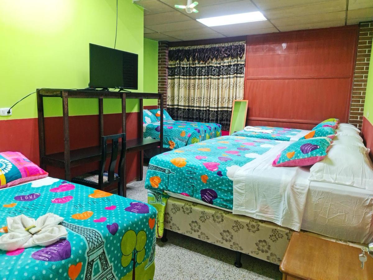 Hotel Kasa Kamelot Las Rosas كويتزالتنانغو المظهر الخارجي الصورة